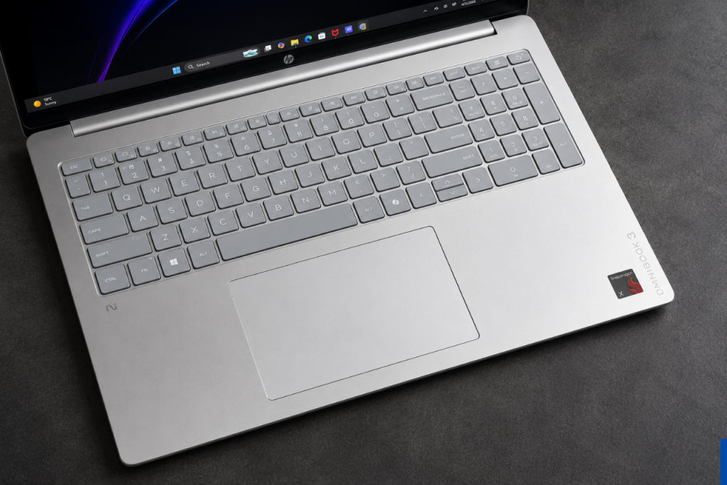 HP OmniBook 3 OLED 5